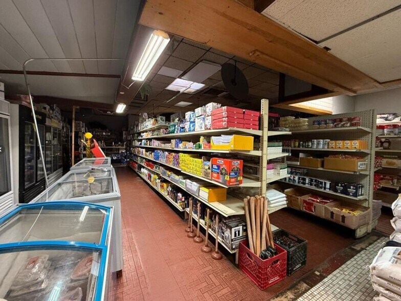 More Photos Of 10224 Conant St, Hamtramck Storefront For Sale