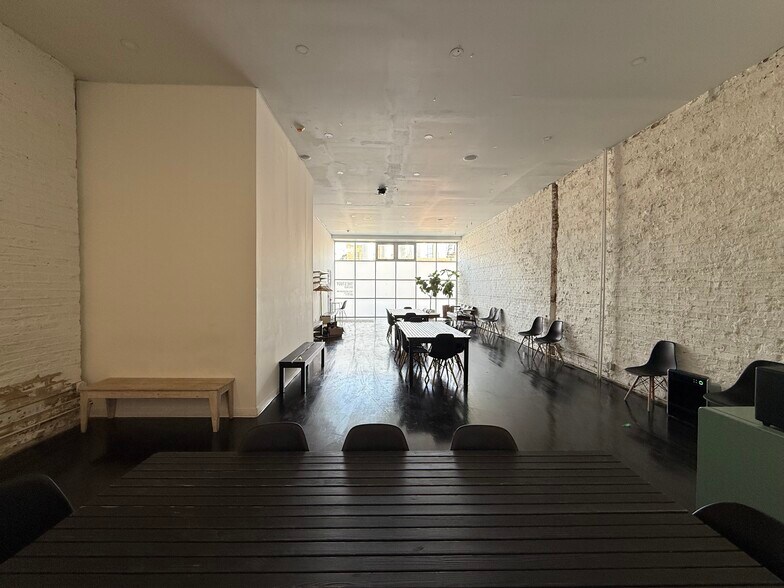 More Photos Of 1837 W Fulton St, Chicago Storefront Retail Residential For Lease