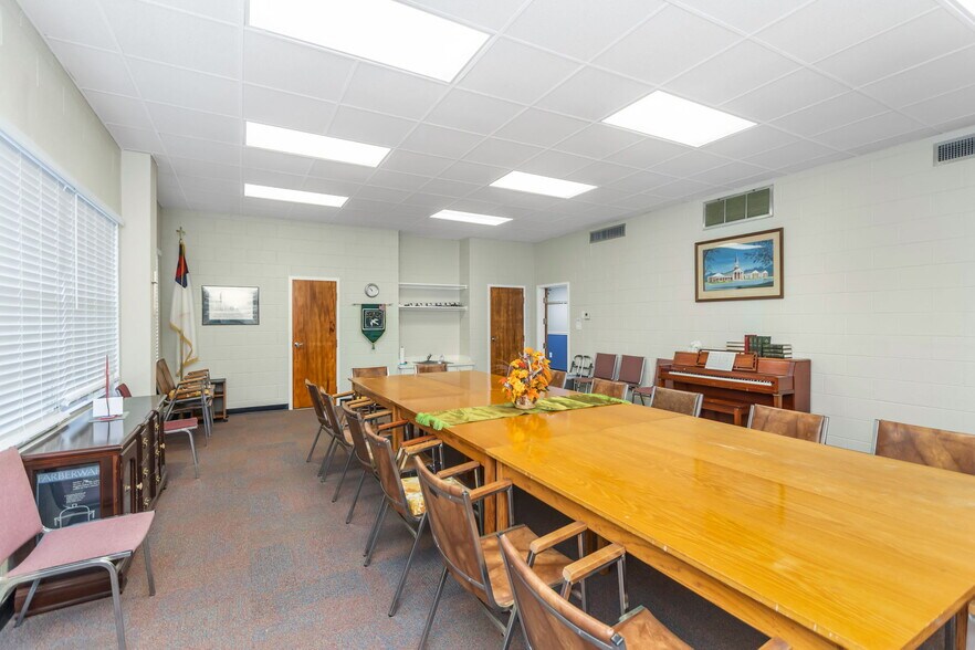 More Photos Of 411 Turner St, Clearwater Religious Facility For Lease