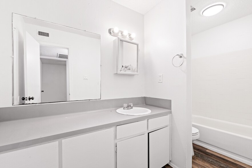 More Photos Of 1720 Wooten Park Dr, Austin Apartments For Sale