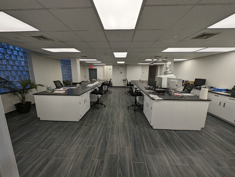 More Photos Of 2940 Richmond Ter, Staten Island Office For Sale