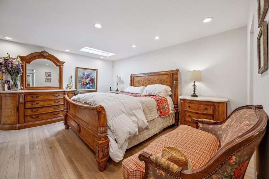 More Photos Of 335 S Van Ness Ave, San Francisco Flex For Sale
