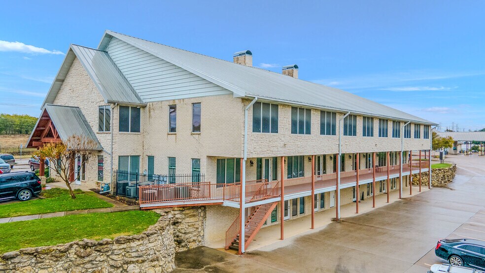 More Photos Of 8101 Boat Club Rd, Fort Worth Office For Lease