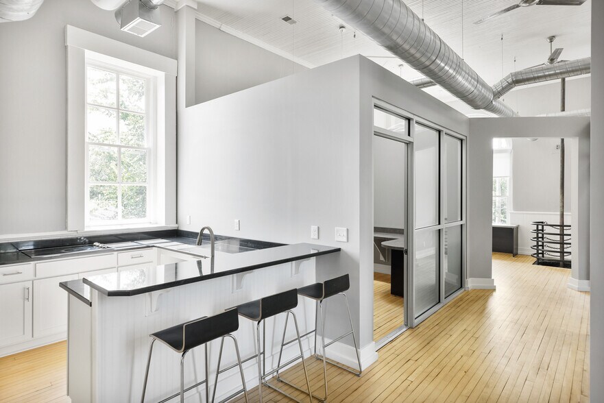 More Photos Of 1122 Rogers St, Louisville Police Fire Station For Sale