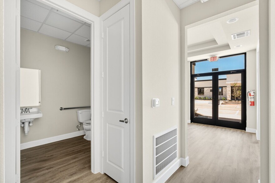 More Photos Of 5501 Cabrera dr, Sugar Land Medical For Lease