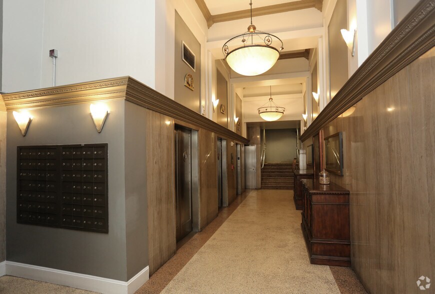 More Photos Of 1623 Main St, Dallas Apartments For Lease