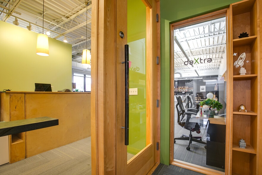 More Photos Of 3310 W Clay St, Richmond Showroom For Lease