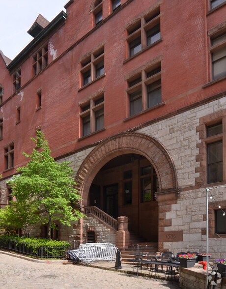 More Photos Of 1 Steuben St, Albany Office Residential For Lease