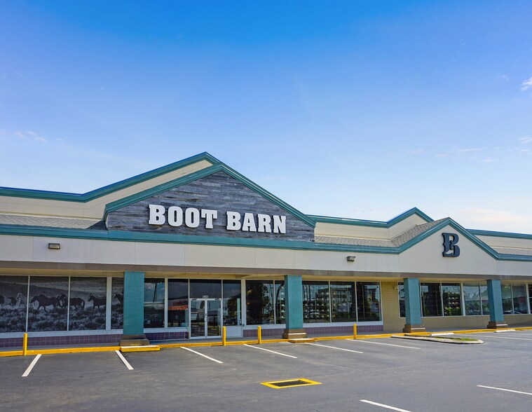Primary Photo Of 5600-5752 International Dr, Orlando Unknown For Lease