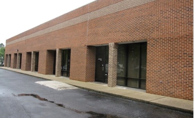More Photos Of 7517 Precision Dr, Raleigh Flex For Lease