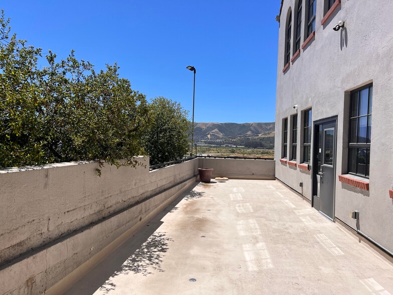 More Photos Of 2201 Bayshore Blvd, San Francisco Office For Lease