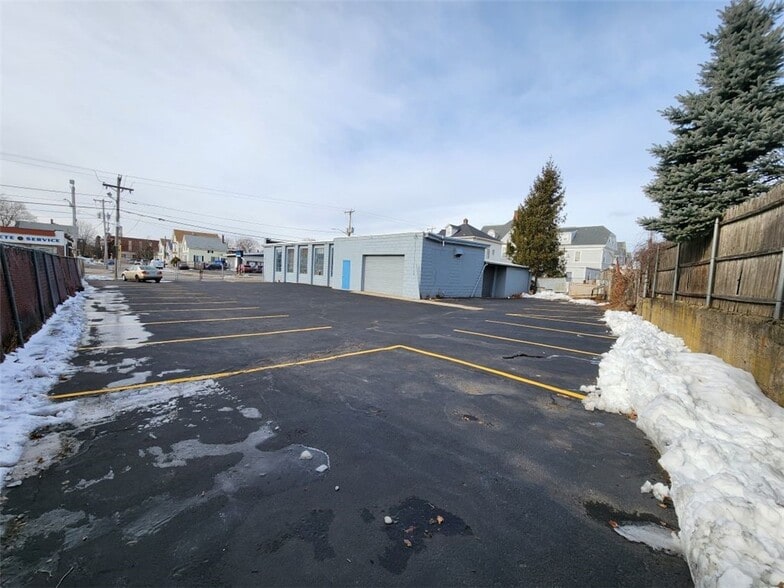 More Photos Of 433 Broadway, Pawtucket Light Distribution For Sale