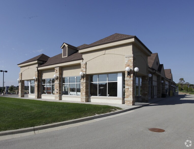 More Photos Of 615-617 Ryan St, Pewaukee General Retail For Sale