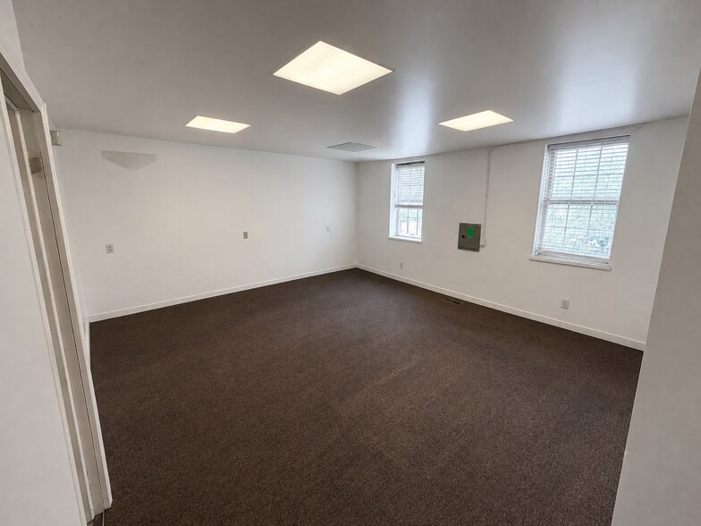 More Photos Of 508 S Broadway, Baltimore Storefront Retail Office For Lease