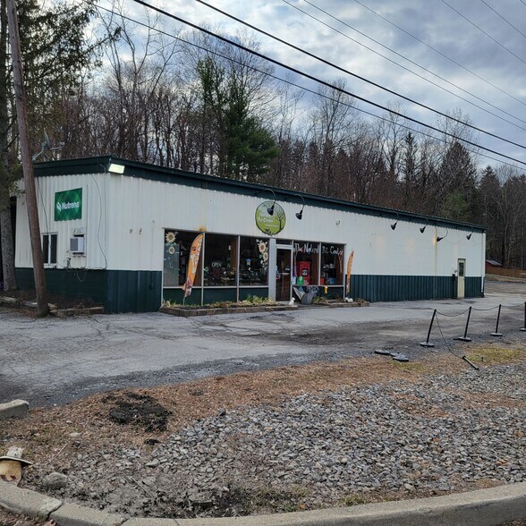 More Photos Of 609 Route 208, Gardiner General Retail For Sale