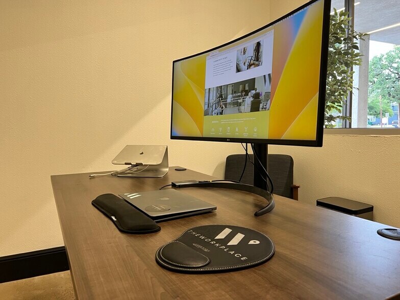 More Photos Of 307 W Pearl St, Granbury Coworking Space