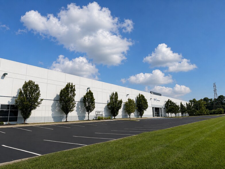More Photos Of 1770 Worldwide Blvd, Hebron Warehouse For Lease