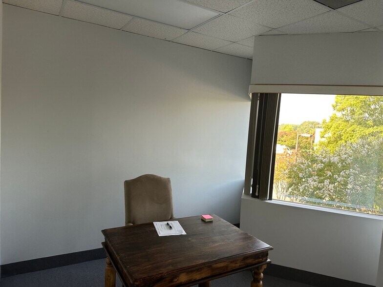 More Photos Of 4011 University Dr, Durham Office Residential For Lease