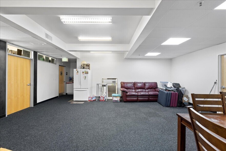 More Photos Of 482 W MacArthur Blvd, Oakland Medical For Sale