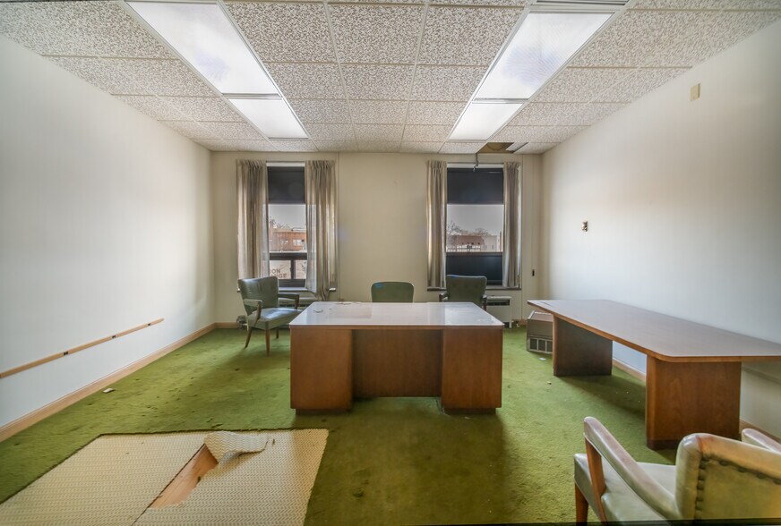 More Photos Of 100-106 S Main st, Ishpeming Flex For Sale