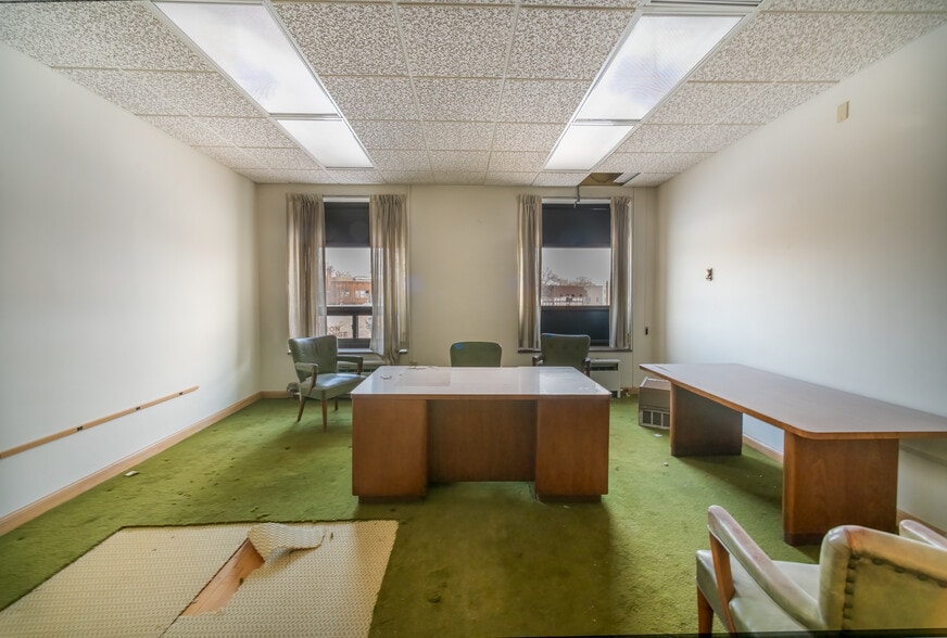 More Photos Of 100-106 S Main st, Ishpeming Bank For Sale