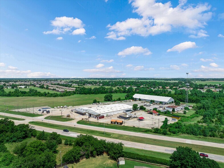 More Photos Of 1515 E Main St, Yukon Industrial For Sale