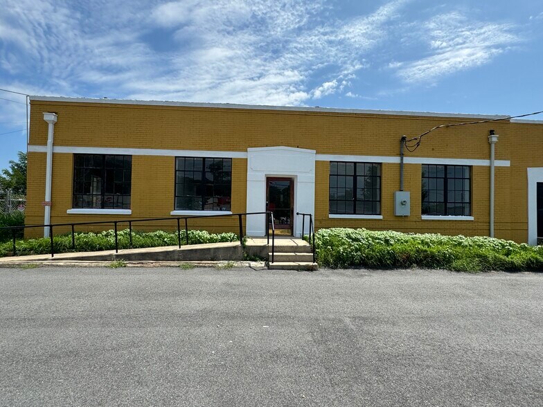 More Photos Of 321 S Jefferson Ave, Eatonton Industrial For Sale