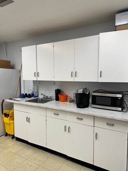 More Photos Of 11602 119th St NW, Edmonton Warehouse For Sale