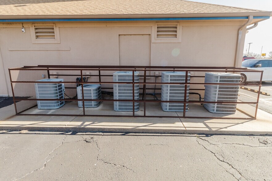 More Photos Of 3101 S Broadway St, Wichita Freestanding For Sale