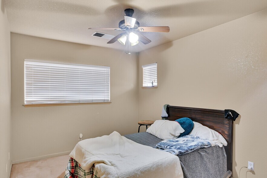 More Photos Of 1633 Starr Dr, Yuba City Service For Sale