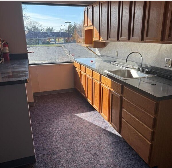 More Photos Of 4488 W Bristol Rd, Flint Medical For Sale