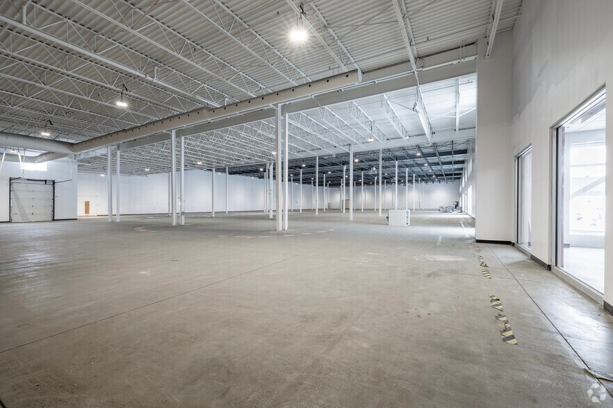 More Photos Of 2044-2082 Rte Transcanadienne, Dorval Unknown For Lease