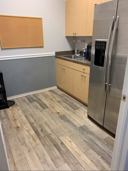 More Photos Of 9681 Gladiolus Dr, Fort Myers Office For Lease