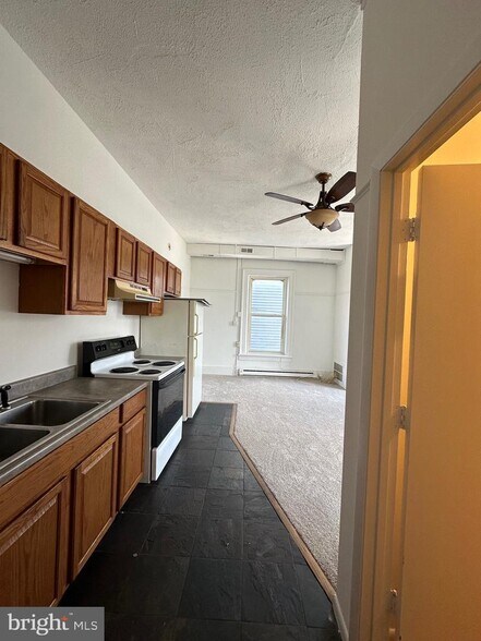 More Photos Of 121-125 N Main St, Woodstock Storefront Retail Residential For Sale