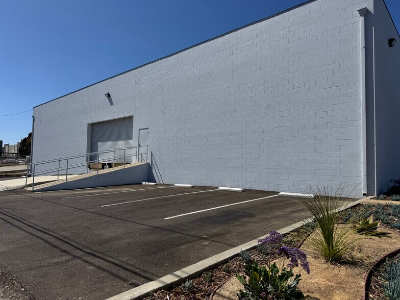 More Photos Of 1350 E Thompson Blvd, Ventura General Retail For Lease