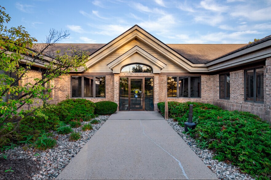 More Photos Of 3474 Alaiedon Pky, Okemos Office For Sale