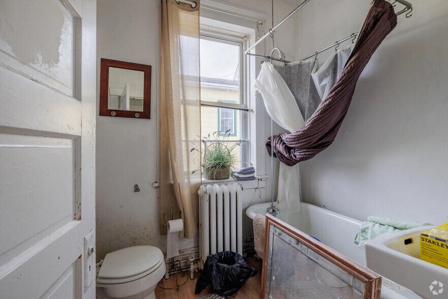 More Photos Of 310 Main St, Highland Falls Fast Food For Lease