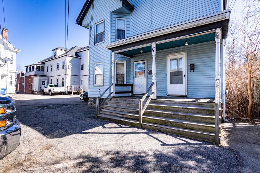 More Photos Of 916R Main St, Waltham Storefront Retail Residential For Sale