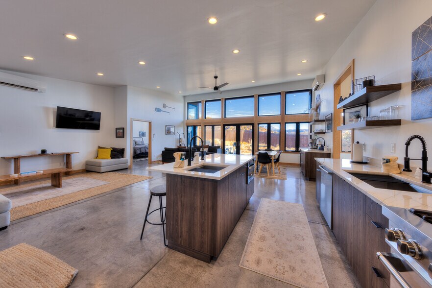 More Photos Of 171 Mt Peale Dr, Moab Specialty For Sale