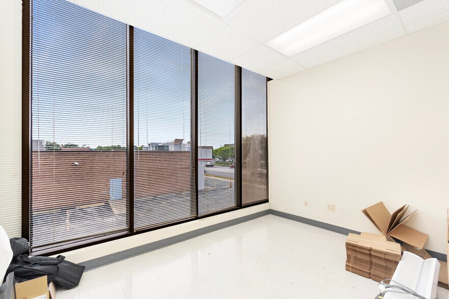 More Photos Of 5241-5249 Touhy Ave, Skokie Storefront Retail Office For Lease