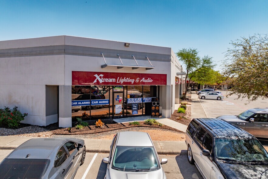 More Photos Of 8666 Huebner Rd, San Antonio Light Manufacturing For Lease