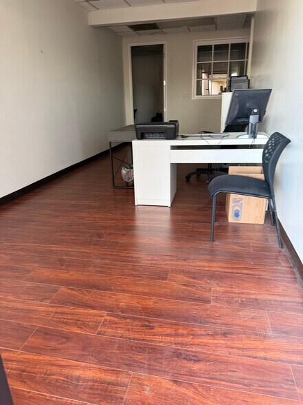 More Photos Of 16430-16438 Vanowen St, Van Nuys Medical For Lease