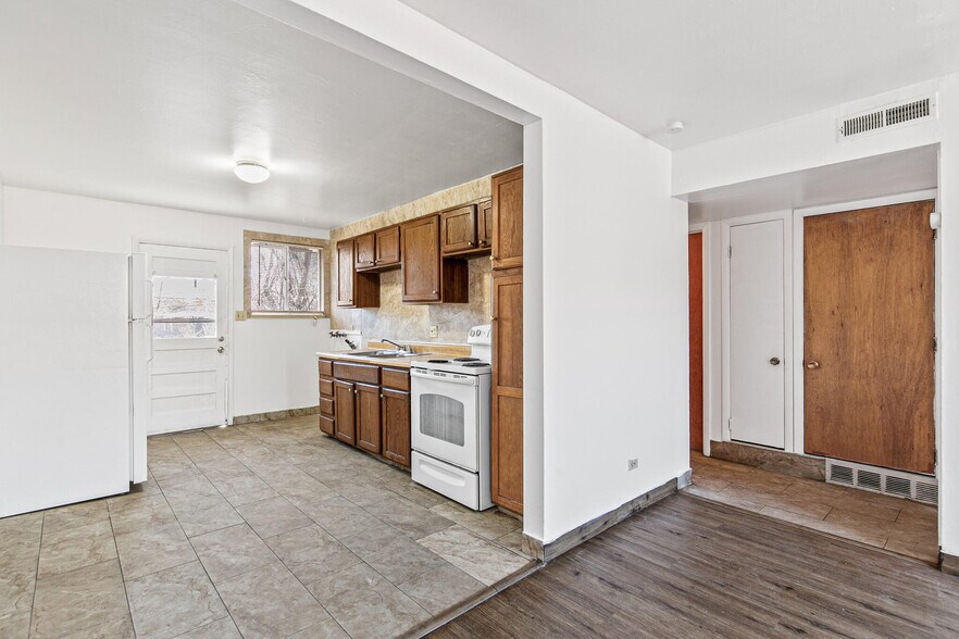 More Photos Of 5325 & 5335 W 4th Ave, Lakewood Apartments For Sale