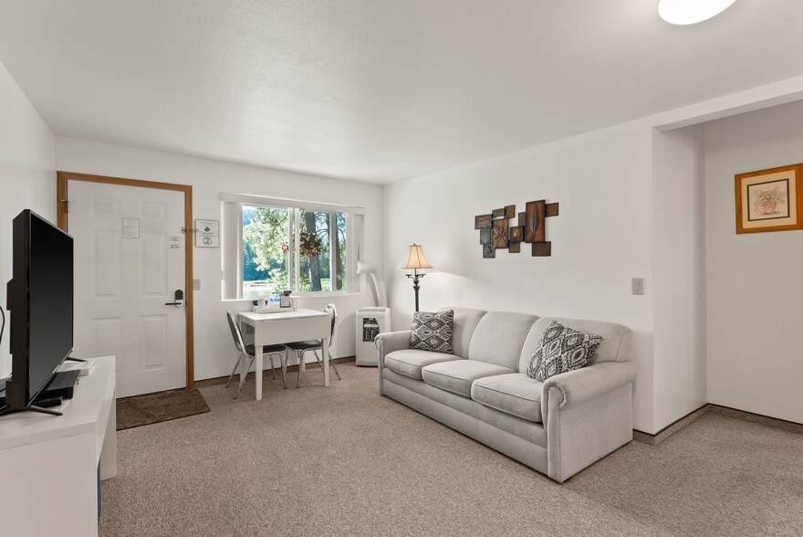 More Photos Of 8612 Washington 31 Hwy, Metaline Hotel For Sale