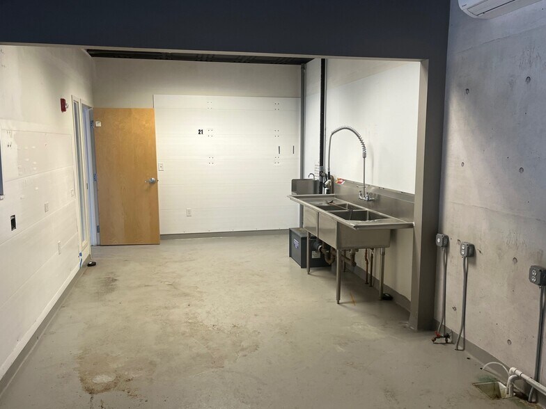 More Photos Of 57 Loring Ave, Salem Storefront Retail Office For Lease