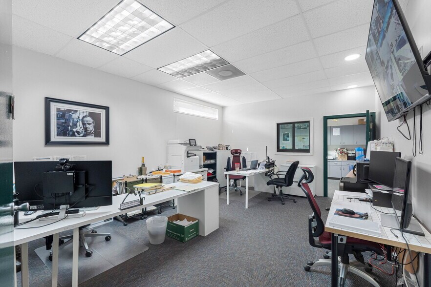 More Photos Of 2125 W Columbus Dr, Tampa Light Distribution For Lease