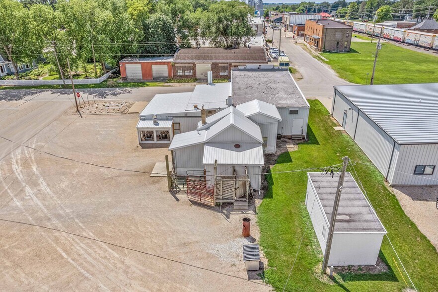 More Photos Of 101 S East St, Earlville Specialty For Sale