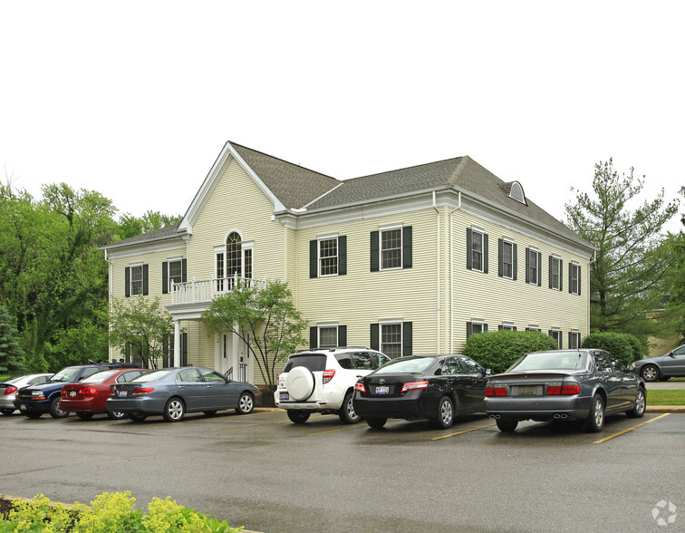 Primary Photo Of 300 Park Pl, Chagrin Falls Medical For Lease