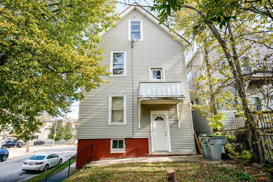 More Photos Of 1825 N Astor St, Milwaukee Apartments For Sale