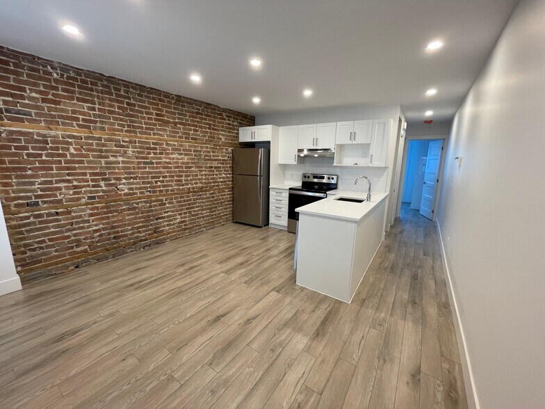 More Photos Of 2278-2296 Av Bourbonnière, Montréal Apartments For Sale